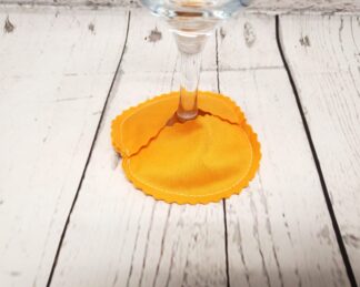 Pantoufle sous-verre identifiant la coupe de vin Taille & Retailles en tissu Jaune Soleil