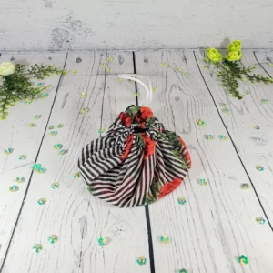 Baluchon porte-savon Taille & Retailles en tissu Fleuri noir