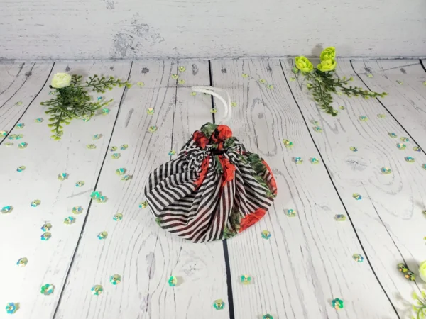 Baluchon porte-savon Taille & Retailles en tissu Fleuri noir