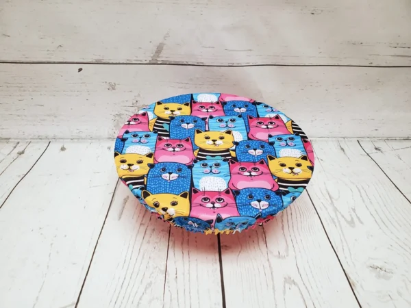 Moyen couvre-bol rond Taille & Retailles en tissu Chats colorés