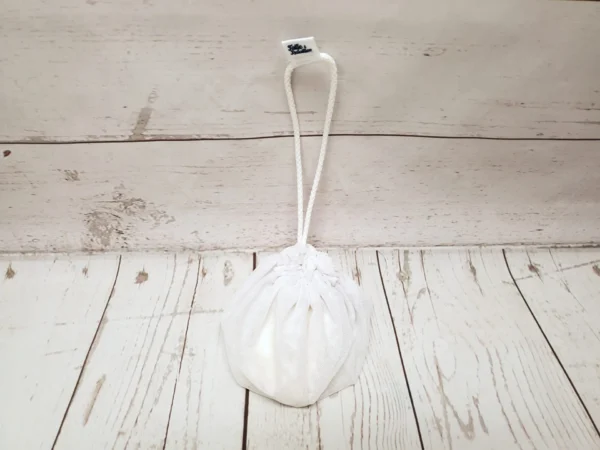 Baluchon porte-savon suspendu Taille & Retailles en tissu Blanc