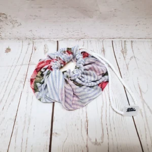 Baluchon porte-savon à suspendre Taille & Retailles en tissu Fleuri bleu - ouvert