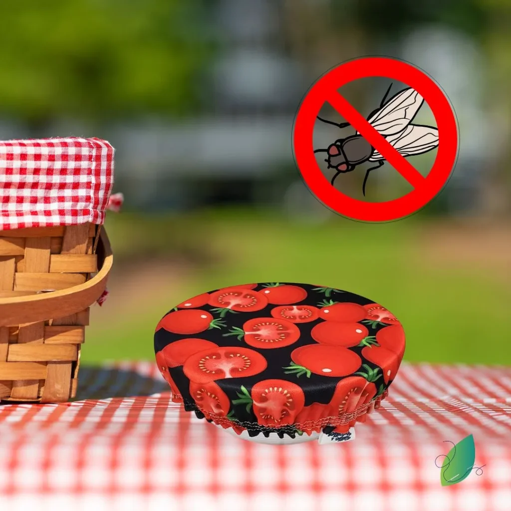 Truc camping écolo : couvre tes contenants de nourriture avec des couvre-bols réutilisables pour éviter les mouches et les fourmis.