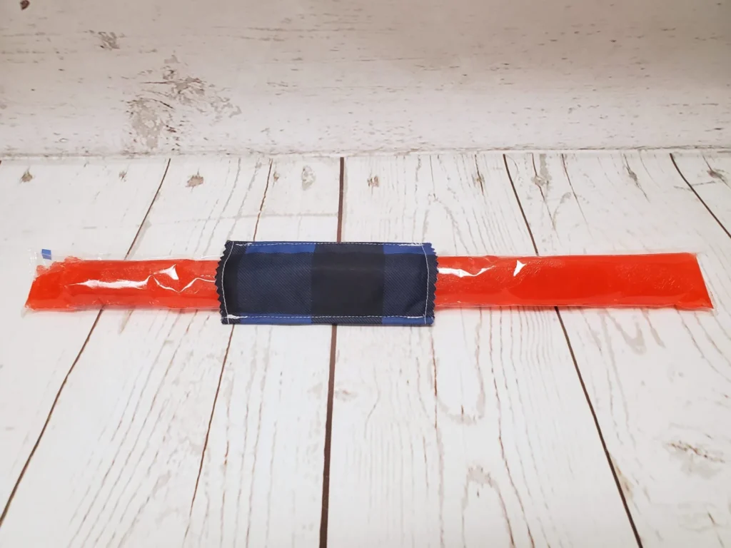 Couvre bâton glacé Taille & Retailles en tissu Carreauté bleu