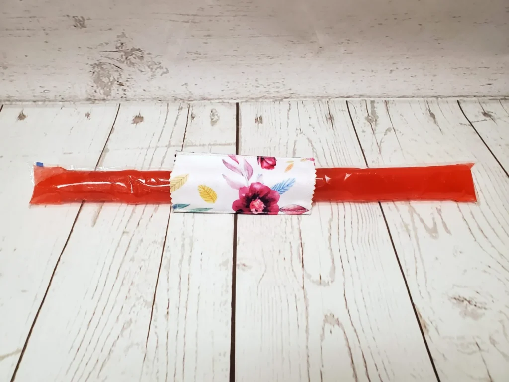 Couvre bâton glacé Taille & Retailles en tissu Fleuri