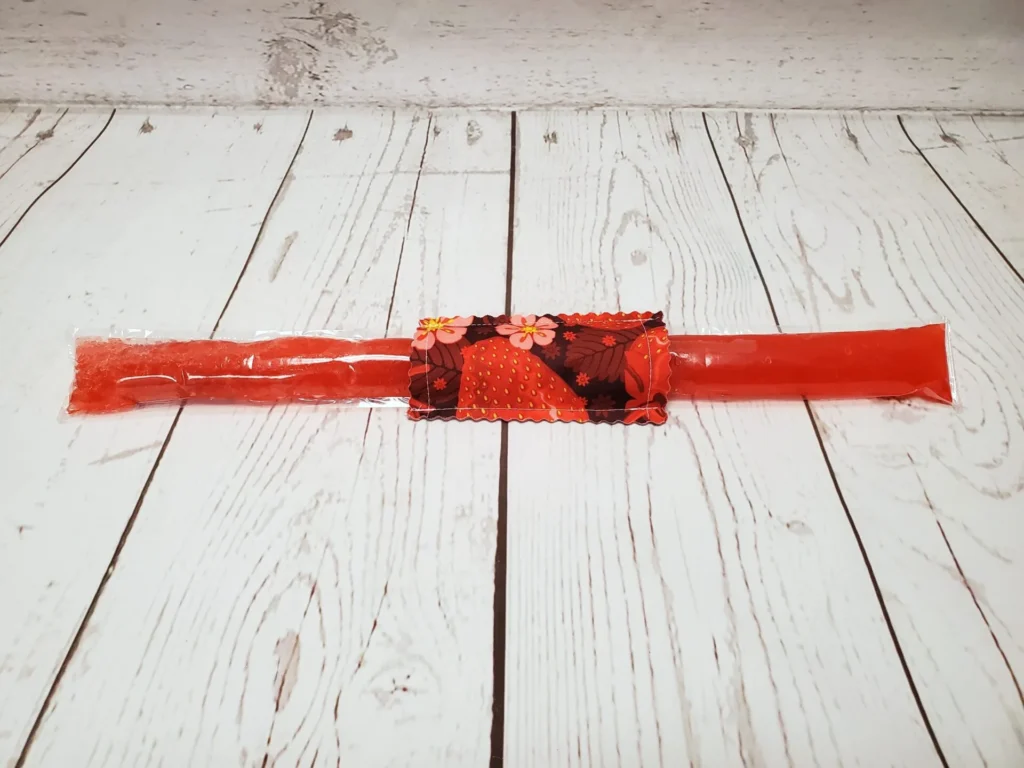 Couvre bâton glacé Taille & Retailles en tissu Fraises