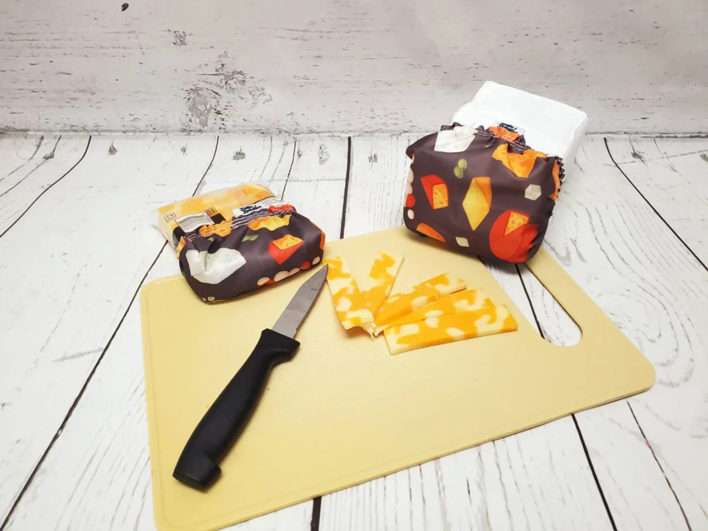 Duo de couvre-fromage Taille & Retailles en tissu Fromages - vue de face