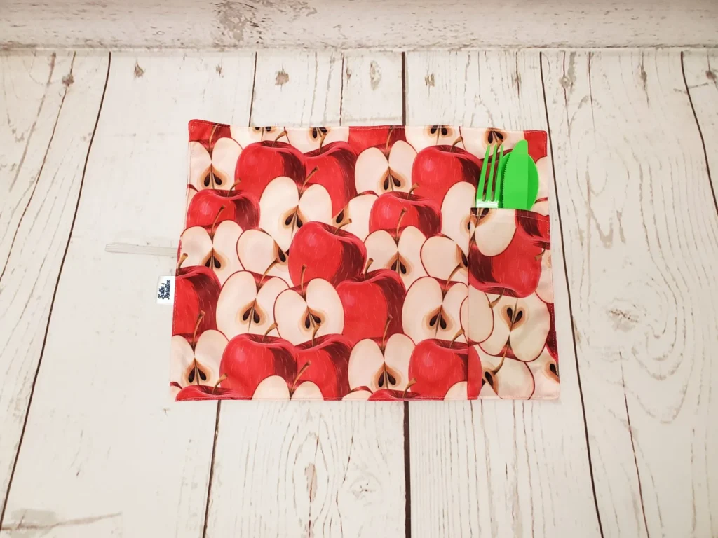 Napperon format enfant Taille & Retailles en tissu Pommes