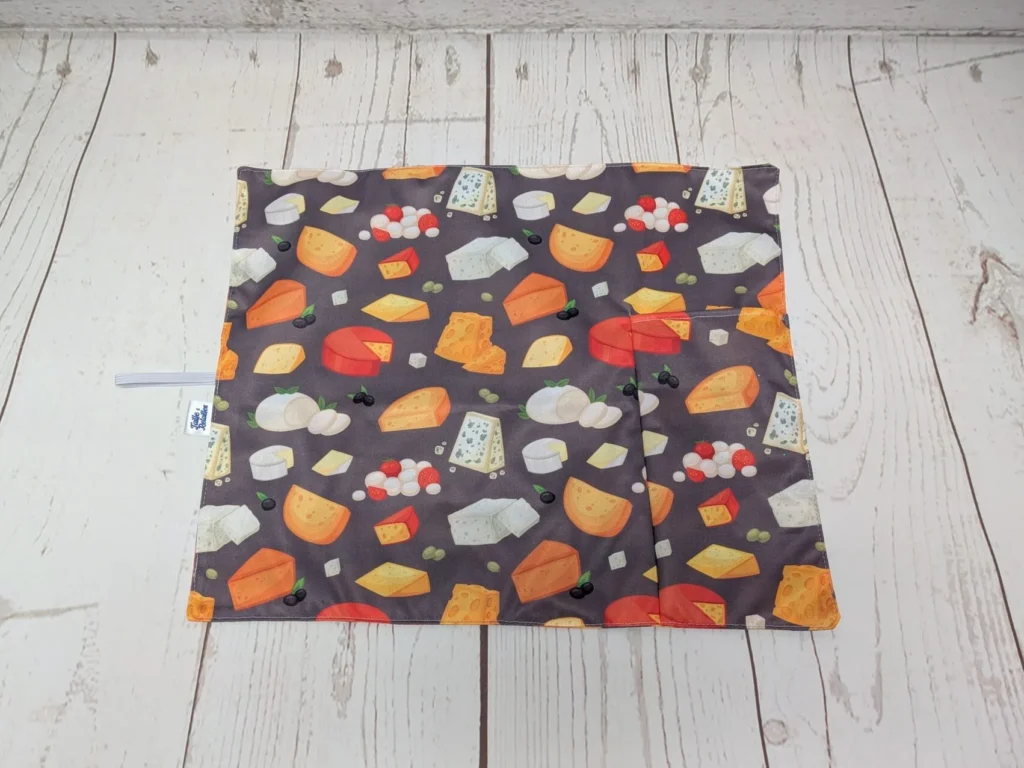 Napperon grand format Taille & Retailles en tissu Fromages - disponible sur commande