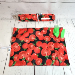 Napperons avec pochette à ustensile Taille & Retailles en tissu Tomates (ouvert et roulé)