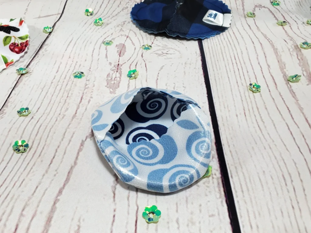 Pantoufle sous-verre identifiant la coupe de vin Taille & Retailles - retournée