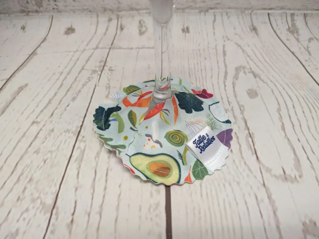 Pantoufle identifiant le verre de vin Taille & Retailles en tissu Délicieux légumes - zoom