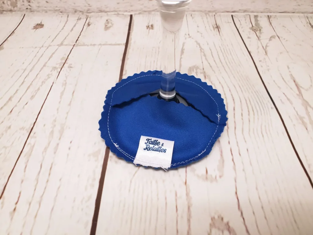 Pantoufle sous-verre de vin Taille & Retailles en tissu Bleu royal - zoom