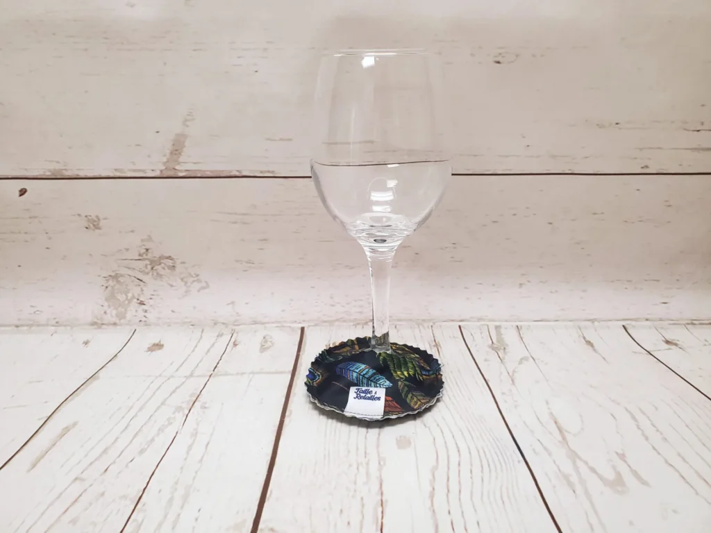 Pantoufle sous-verre de vin Taille & Retailles en tissu Plumes