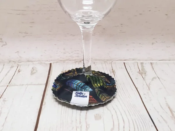 Pantoufle sous-verre de vin Taille & Retailles en tissu Plumes