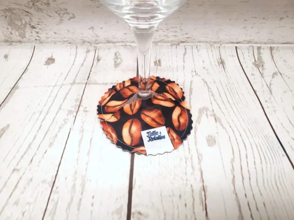Pantoufle sous-verre identifiant la coupe de vin Taille & Retailles en tissu Café