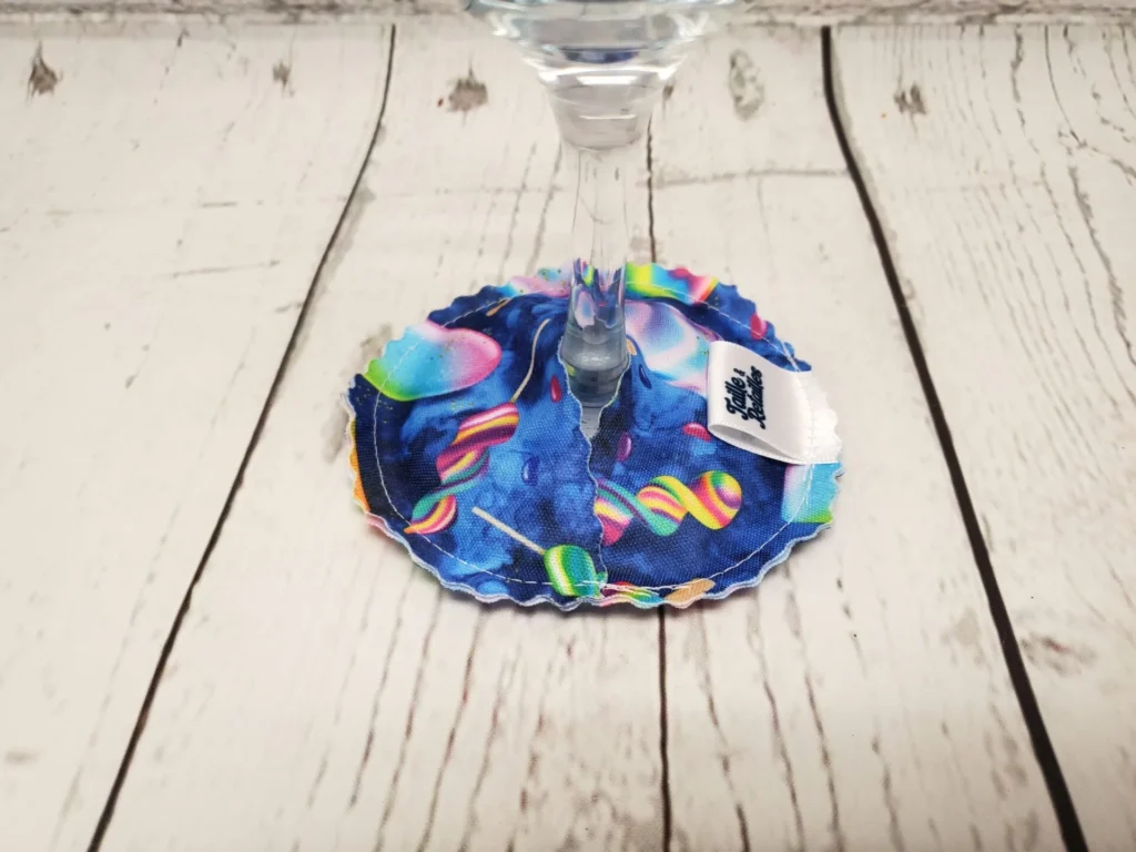 Pantoufle sous-verre identifiant la coupe de vin Taille & Retailles en tissu Popsicle Twist