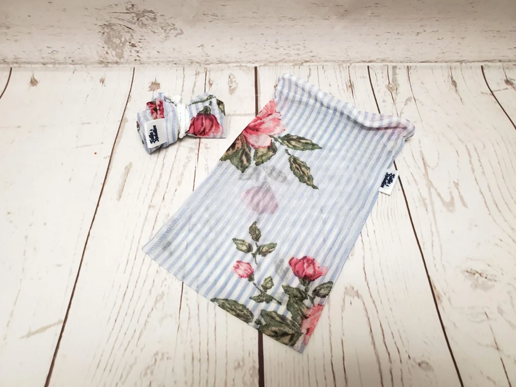 Petit sac en filet Taille & Retailles en tissu Fleuri bleu