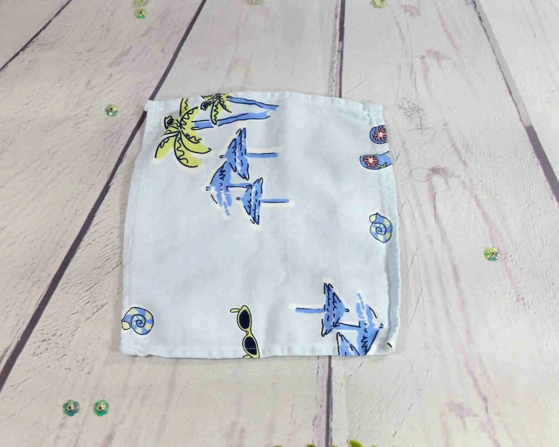 Pliage des mouchoirs lavables dans la boîte réutilisable. Étape 1.