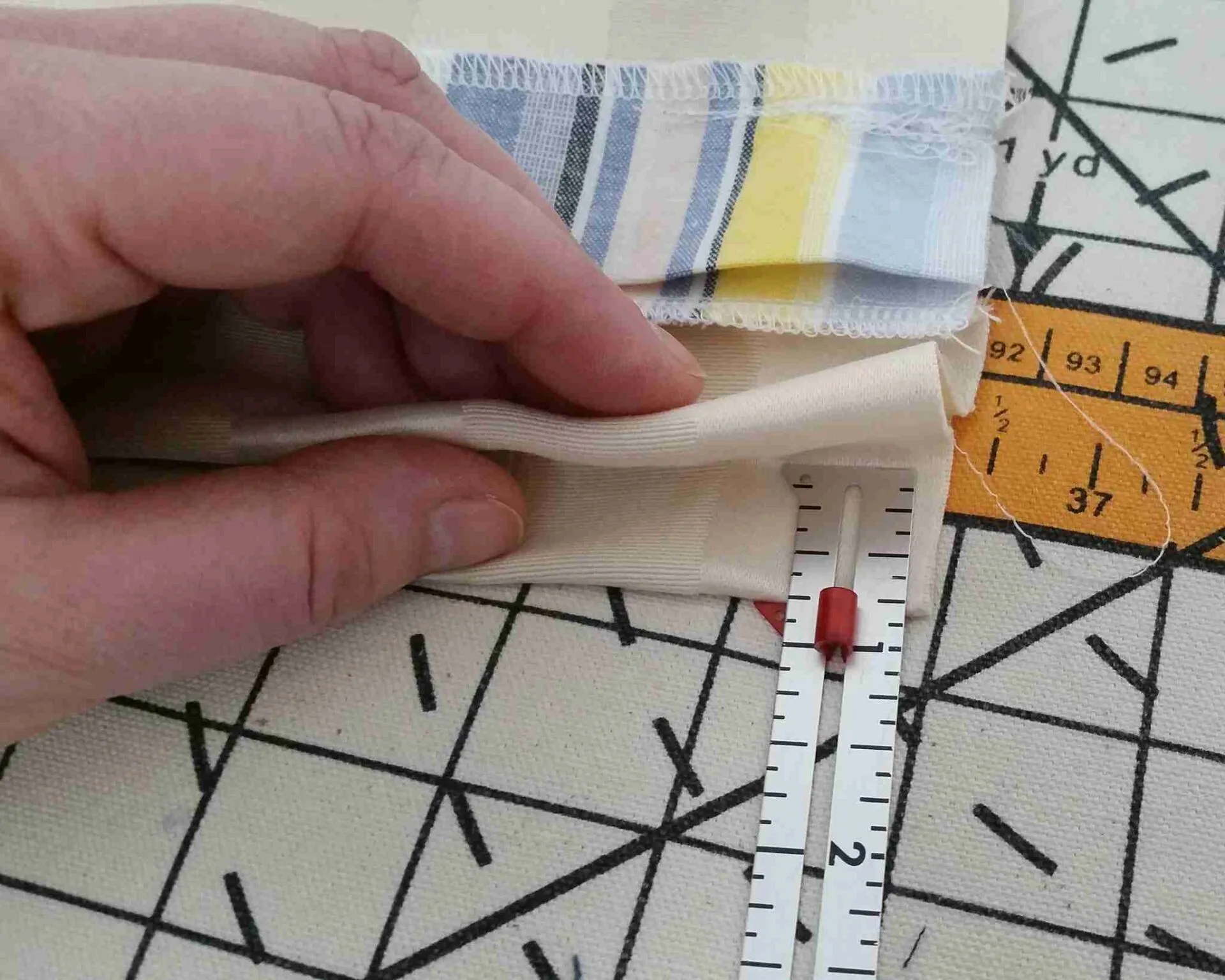 Tutoriel DIY zéro déchet : faire ses boîtes à mouchoirs. Montage étape 7