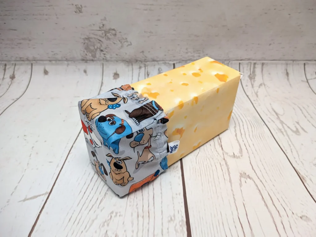 Couvre-fromage XL Taille & Retailles en tissu Chiens rigolos